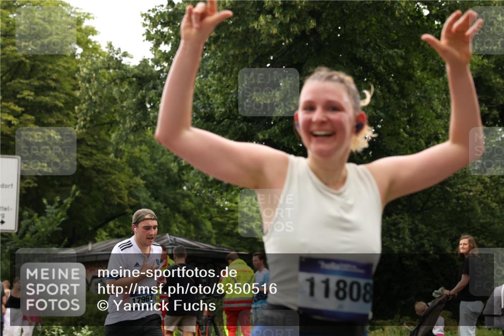 29.06.2025 - hella hamburg halbmarathon Yannick Fuchs http://msf.ph/oto/8350516 29.06.2025 10:52:42 20KM 1642, 1946, 1951, 2027, 2159, 2619, 2711, 2855, 2996, 5084, 5675, 6208, 6636, 6860, 7659, 8089, 8392, 8929, 9156, 9353, 9553, 9555, 9835, 10268, 10518, 10539, 10915, 11605, 11808, 12734, 12735, 12809, 13407, 13654, 14355, 14631, 14673, 14914, 15263, 16206, 16409, 16922, 16924, 17665, 17782, 17810, 17814, 17839, 17852, 17931, 17967, 18112, 18232, 18556, 18682, 18730, 18833, 18954, 18985, 19002, 19003 meine-sportfotos.de