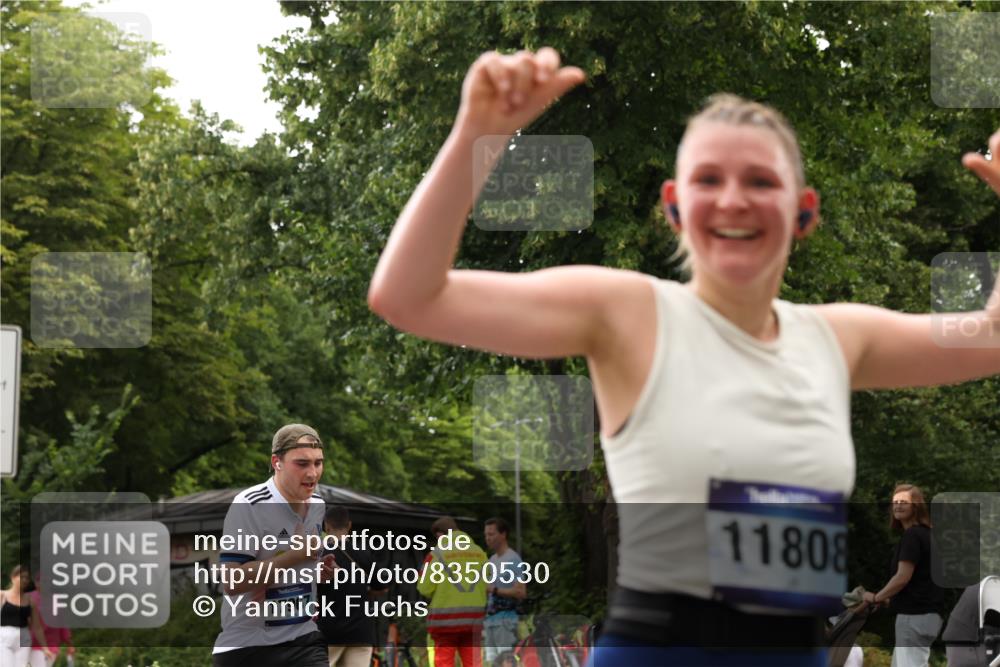 29.06.2025 - hella hamburg halbmarathon Yannick Fuchs http://msf.ph/oto/8350530 29.06.2025 10:52:42 20KM 1642, 1946, 1951, 2027, 2159, 2619, 2711, 2855, 2996, 5084, 5675, 6208, 6636, 6860, 7659, 8089, 8392, 8929, 9156, 9353, 9553, 9555, 9835, 10268, 10518, 10539, 10915, 11605, 11808, 12734, 12735, 12809, 13407, 13654, 14355, 14631, 14673, 14914, 15263, 16206, 16409, 16922, 16924, 17665, 17782, 17810, 17814, 17839, 17852, 17931, 17967, 18112, 18232, 18556, 18682, 18730, 18833, 18954, 18985, 19002, 19003 meine-sportfotos.de
