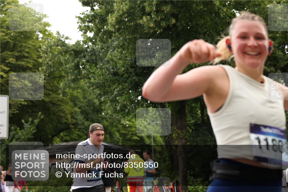 29.06.2025 - hella hamburg halbmarathon Yannick Fuchs http://msf.ph/oto/8350550 29.06.2025 10:52:43 20KM 1642, 1946, 1951, 2027, 2159, 2619, 2711, 2855, 2996, 5084, 6208, 6636, 6860, 7659, 8089, 8392, 8929, 9156, 9353, 9553, 9555, 9835, 10268, 10518, 10539, 10915, 11605, 11808, 12734, 12735, 12809, 13407, 13654, 14355, 14631, 14673, 14914, 15263, 16206, 16409, 16922, 16924, 17665, 17782, 17810, 17814, 17839, 17852, 17931, 17967, 18112, 18232, 18556, 18682, 18730, 18833, 18954, 18985, 19002, 19003 meine-sportfotos.de