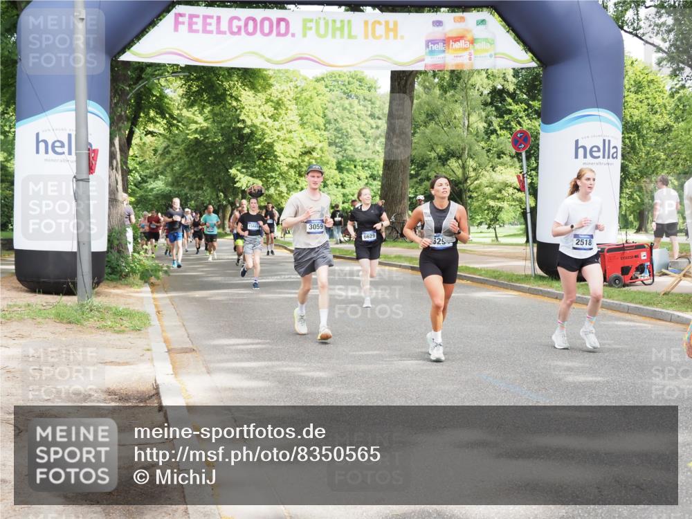 29.06.2025 - hella hamburg halbmarathon MichiJ http://msf.ph/oto/8350565 29.06.2025 10:41:06 Zwischen KM18-KM19 1030, 1482, 1727, 1870, 2346, 2518, 2910, 3096, 3819, 5259, 5866, 6294, 6629, 6942, 7864, 8487, 8973, 9142, 9227, 10040, 12632, 12909, 13397, 14036, 14592, 18134, 18590, 18715, 18720, 19067 meine-sportfotos.de