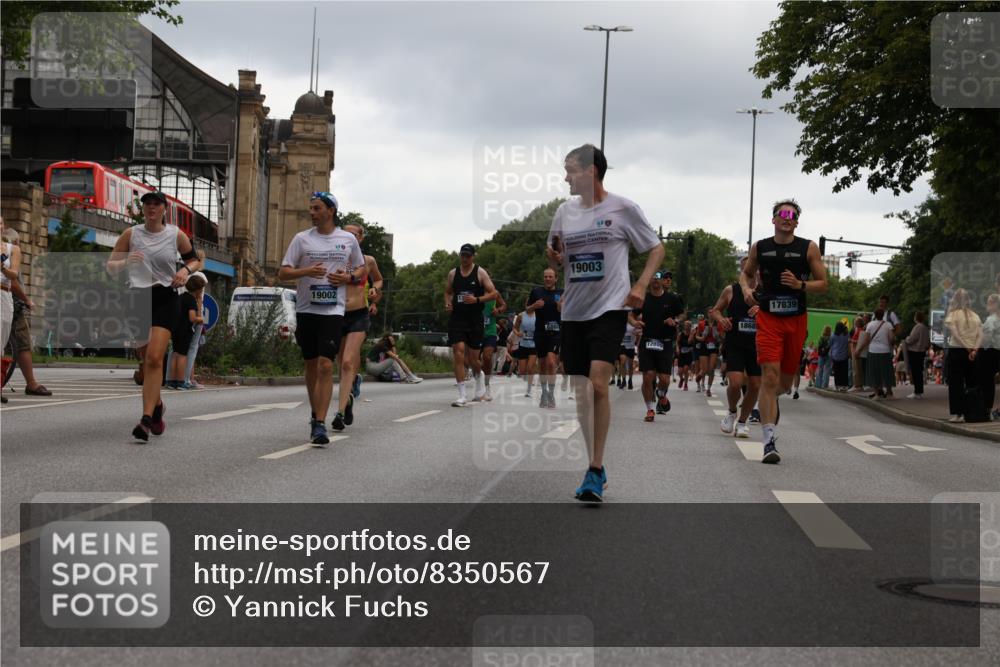 29.06.2025 - hella hamburg halbmarathon Yannick Fuchs http://msf.ph/oto/8350567 29.06.2025 10:52:43 20KM 1642, 1946, 1951, 2027, 2159, 2619, 2711, 2855, 2996, 5084, 6208, 6636, 6860, 7659, 8089, 8392, 8929, 9156, 9353, 9553, 9555, 9835, 10268, 10518, 10539, 10915, 11605, 11808, 12734, 12735, 12809, 13407, 13654, 14355, 14631, 14673, 14914, 15263, 16206, 16409, 16922, 16924, 17665, 17782, 17810, 17814, 17839, 17852, 17931, 17967, 18112, 18232, 18556, 18682, 18730, 18833, 18954, 18985, 19002, 19003 meine-sportfotos.de