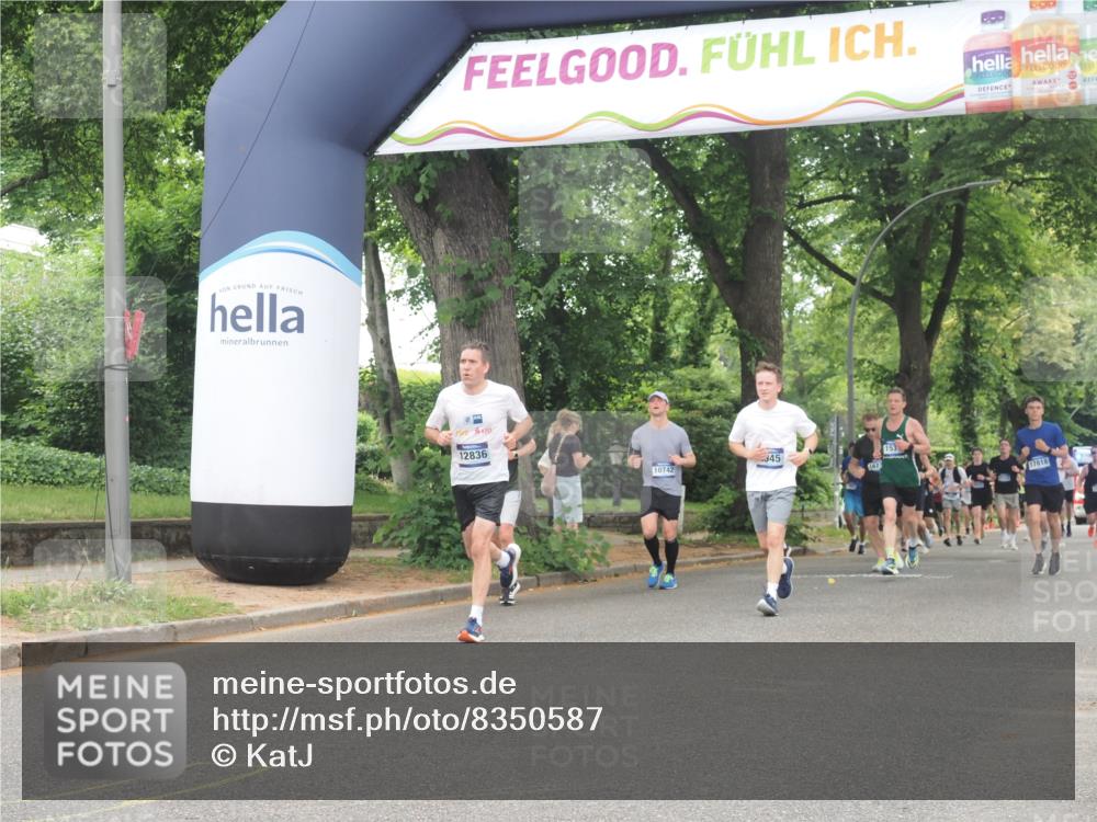 29.06.2025 - hella hamburg halbmarathon KatJ http://msf.ph/oto/8350587 29.06.2025 10:50:48 Zwischen KM18-KM19 4945, 6966 meine-sportfotos.de