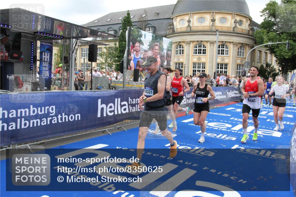 29.06.2025 - hella hamburg halbmarathon Michael Strokosch http://msf.ph/oto/8350625 29.06.2025 10:52:51 Ziel 1257, 1657, 2287, 2444, 2814, 2910, 3999, 5077, 5169, 5194, 8172, 8955, 9065, 9163, 10811, 11217, 11992, 12482, 14198, 14286, 14805, 16467, 17198, 18331, 19244 meine-sportfotos.de