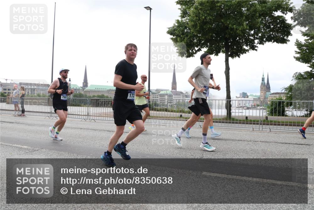 29.06.2025 - hella hamburg halbmarathon Lena Gebhardt http://msf.ph/oto/8350638 29.06.2025 10:38:41 Lombardsbrücke 172, 7561, 56, 1232, 1390, 1451, 1457, 1596, 1721, 1742, 1791, 2113, 2151, 2498, 2524, 2534, 2576, 2660, 2693, 3010, 3094, 3095, 3216, 3286, 3307, 3323, 3338, 3635, 3636, 3716, 3726, 3777, 3841, 3927, 4028, 4139, 4155, 4159, 4257, 4259, 4260, 4316, 4320, 4883, 4964, 5085, 5089, 5155, 5300, 5617, 5684, 5735, 5913, 6200, 6695, 6696, 6751, 6875, 6930, 7117, 7148, 7263, 7371, 7561, 7692, 7849, 7868, 8367, 8783, 9708, 10554 meine-sportfotos.de