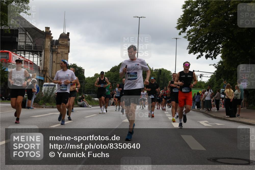 29.06.2025 - hella hamburg halbmarathon Yannick Fuchs http://msf.ph/oto/8350640 29.06.2025 10:52:43 20KM 1642, 1946, 1951, 2027, 2159, 2619, 2711, 2855, 2996, 5084, 6208, 6636, 6860, 7659, 8089, 8392, 8929, 9156, 9353, 9553, 9555, 9835, 10268, 10518, 10539, 10915, 11605, 11808, 12734, 12735, 12809, 13407, 13654, 14355, 14631, 14673, 14914, 15263, 16206, 16409, 16922, 16924, 17665, 17782, 17810, 17814, 17839, 17852, 17931, 17967, 18112, 18232, 18556, 18682, 18730, 18833, 18954, 18985, 19002, 19003 meine-sportfotos.de