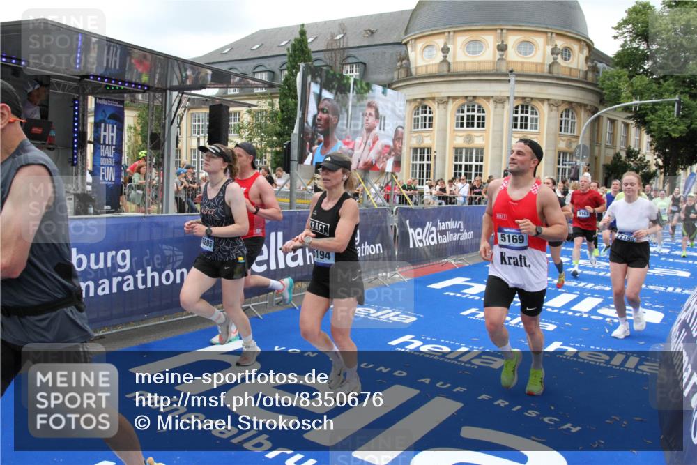 29.06.2025 - hella hamburg halbmarathon Michael Strokosch http://msf.ph/oto/8350676 29.06.2025 10:52:52 Ziel 1257, 1258, 1657, 2287, 2444, 2814, 2910, 4557, 4558, 5077, 5169, 5194, 8172, 8720, 8955, 9065, 9163, 10811, 11217, 11992, 14198, 14286, 14805, 16467, 17198, 18331, 19244 meine-sportfotos.de