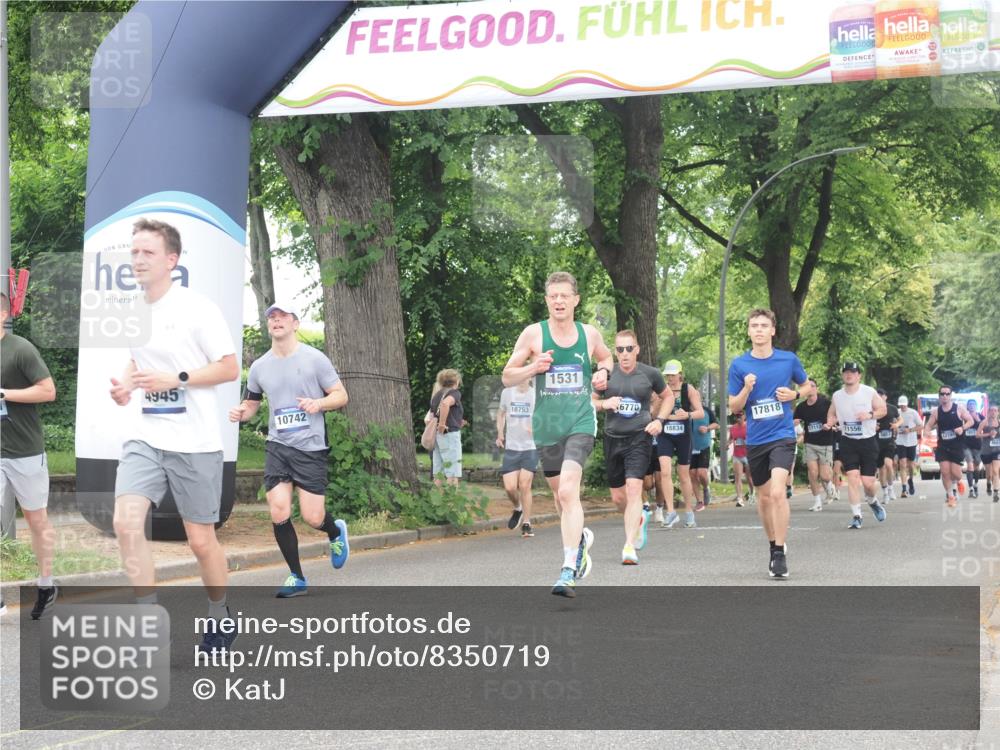 29.06.2025 - hella hamburg halbmarathon KatJ http://msf.ph/oto/8350719 29.06.2025 10:50:51 Zwischen KM18-KM19 1531, 4945, 6966 meine-sportfotos.de