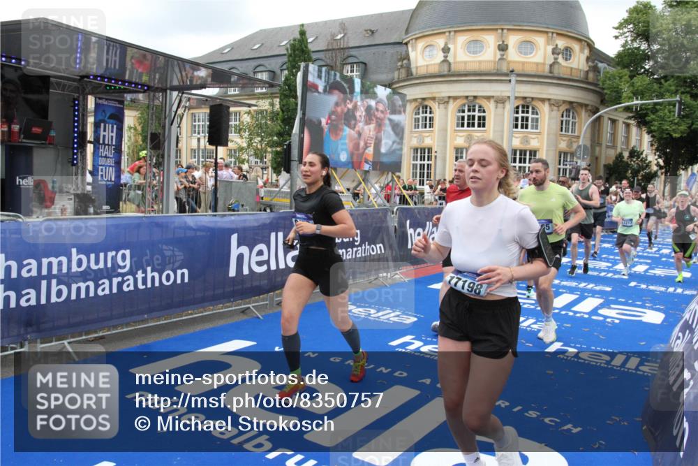 29.06.2025 - hella hamburg halbmarathon Michael Strokosch http://msf.ph/oto/8350757 29.06.2025 10:52:53 Ziel 1257, 1258, 1657, 2099, 2444, 2814, 2910, 4557, 4558, 5077, 5169, 5194, 8172, 8720, 8955, 9065, 9163, 10724, 10811, 11217, 11992, 14198, 14286, 14805, 17198, 18331, 19244 meine-sportfotos.de