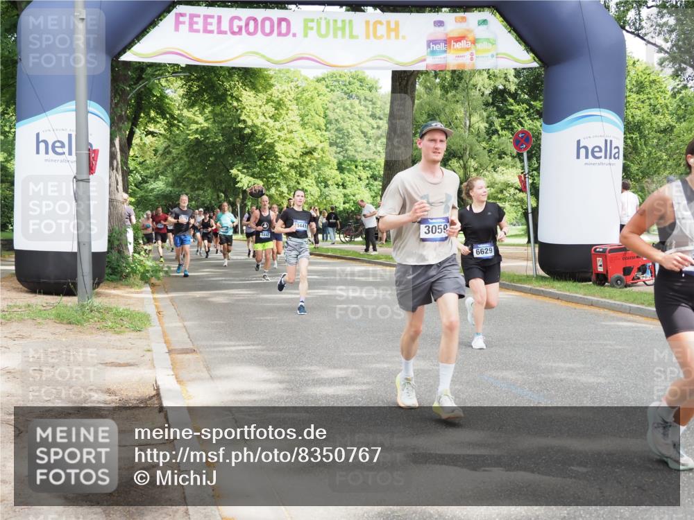 29.06.2025 - hella hamburg halbmarathon MichiJ http://msf.ph/oto/8350767 29.06.2025 10:41:08 Zwischen KM18-KM19 1482, 1870, 2346, 2518, 3059, 3096, 3819, 5259, 5866, 6294, 6629, 8487, 8973, 9227, 12632, 12909, 14036, 14592, 15441, 18590, 18715, 19067 meine-sportfotos.de