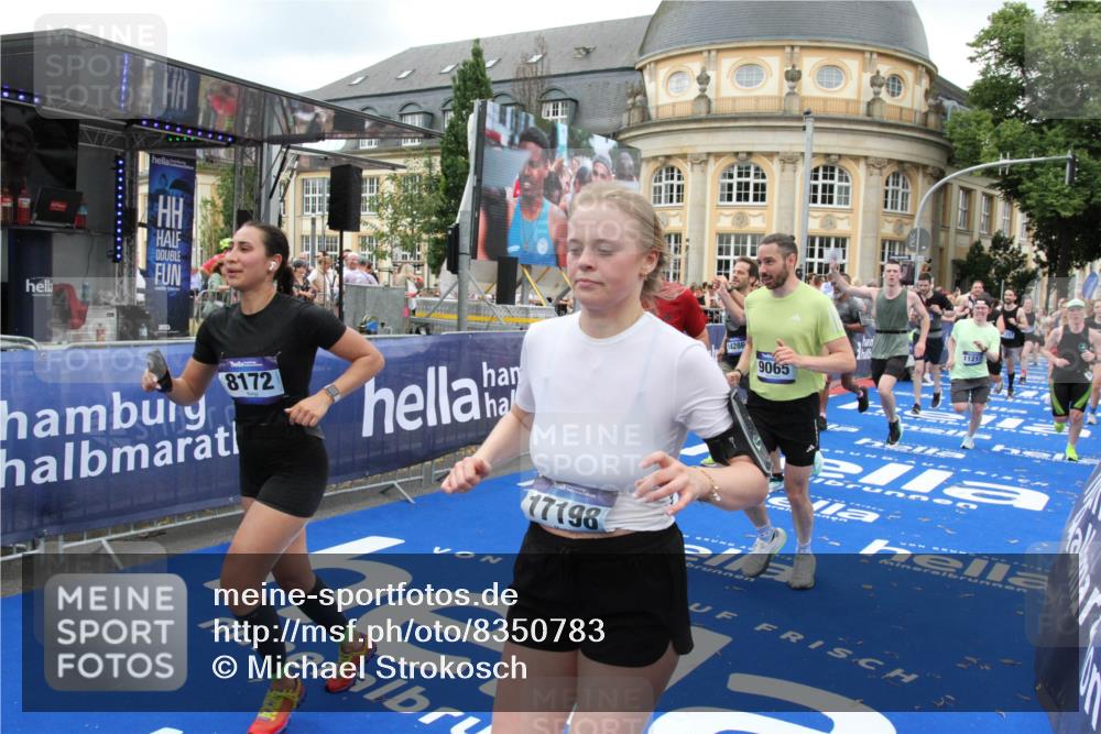 29.06.2025 - hella hamburg halbmarathon Michael Strokosch http://msf.ph/oto/8350783 29.06.2025 10:52:54 Ziel 1257, 1258, 1657, 2099, 2444, 2814, 2910, 4557, 4558, 5077, 5169, 5194, 8139, 8172, 8720, 8955, 9065, 9163, 10724, 10811, 11217, 11992, 14198, 14286, 14805, 17198, 19244 meine-sportfotos.de