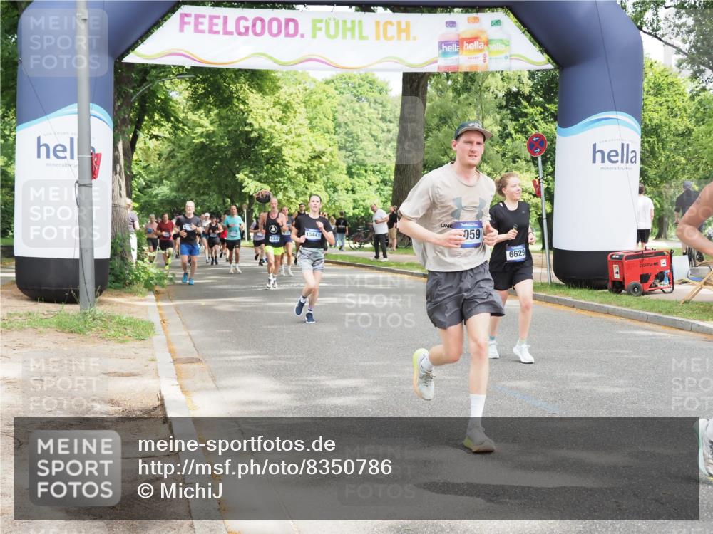 29.06.2025 - hella hamburg halbmarathon MichiJ http://msf.ph/oto/8350786 29.06.2025 10:41:08 Zwischen KM18-KM19 1482, 1870, 2346, 2518, 3059, 3096, 3819, 5259, 5866, 6294, 6629, 8487, 8973, 9227, 12632, 12909, 14036, 14592, 15441, 18590, 18715, 19067 meine-sportfotos.de