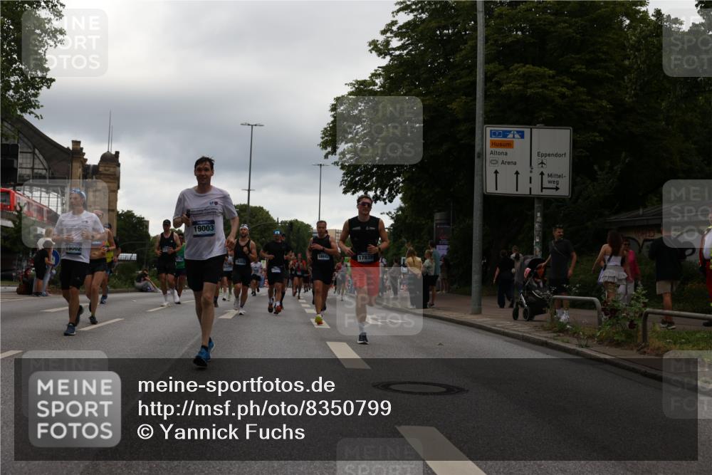 29.06.2025 - hella hamburg halbmarathon Yannick Fuchs http://msf.ph/oto/8350799 29.06.2025 10:52:44 20KM 1642, 1946, 1951, 2027, 2159, 2619, 2711, 2855, 2996, 5084, 6208, 6636, 6860, 7659, 8089, 8392, 8929, 9156, 9353, 9553, 9555, 9835, 10268, 10518, 10539, 10915, 11605, 11808, 12734, 12735, 12809, 13407, 13654, 14355, 14631, 14673, 14914, 15263, 16206, 16409, 16922, 16924, 17665, 17782, 17810, 17814, 17839, 17852, 17931, 17967, 18112, 18232, 18556, 18682, 18730, 18833, 18954, 19002, 19003 meine-sportfotos.de