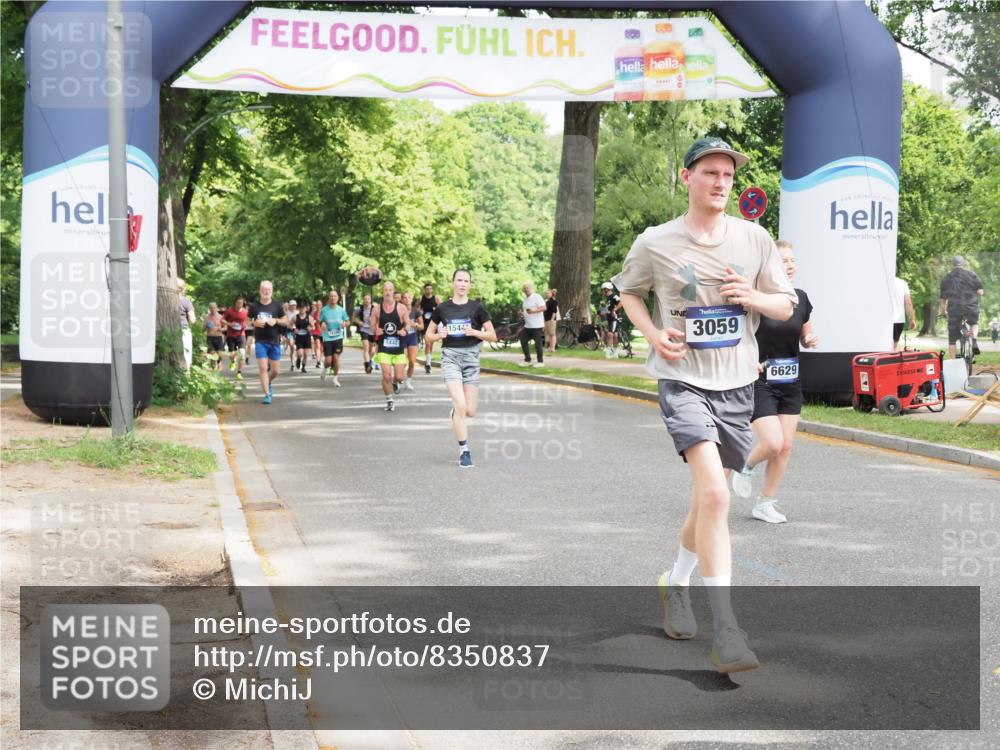 29.06.2025 - hella hamburg halbmarathon MichiJ http://msf.ph/oto/8350837 29.06.2025 10:41:08 Zwischen KM18-KM19 1482, 1870, 2346, 2518, 3059, 3096, 3819, 5259, 5866, 6294, 6629, 8487, 8973, 9227, 12632, 12909, 14036, 14592, 15441, 18590, 18715, 19067 meine-sportfotos.de
