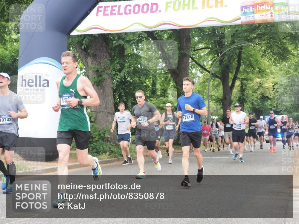 29.06.2025 - hella hamburg halbmarathon KatJ http://msf.ph/oto/8350878 29.06.2025 10:50:52 Zwischen KM18-KM19 1531, 4945, 6966 meine-sportfotos.de
