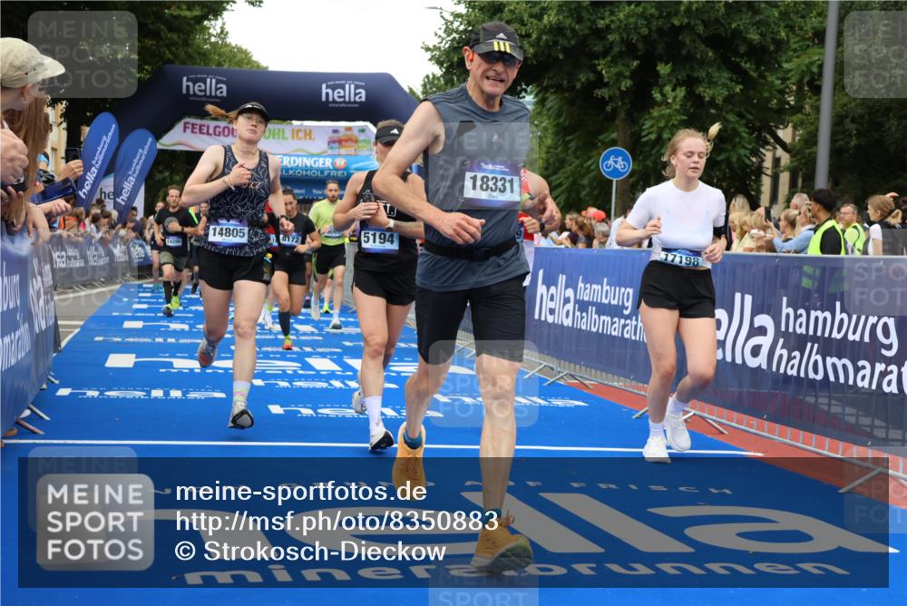 29.06.2025 - hella hamburg halbmarathon Strokosch-Dieckow http://msf.ph/oto/8350883 29.06.2025 10:52:46 Ziel 1257, 1258, 1657, 2099, 2287, 2444, 2814, 2910, 3999, 4557, 4558, 5077, 5116, 5169, 5194, 7475, 8172, 8720, 8955, 9065, 9163, 9869, 10724, 10811, 11217, 11459, 11992, 12482, 14122, 14198, 14286, 14805, 16467, 17198, 18331, 19244 meine-sportfotos.de