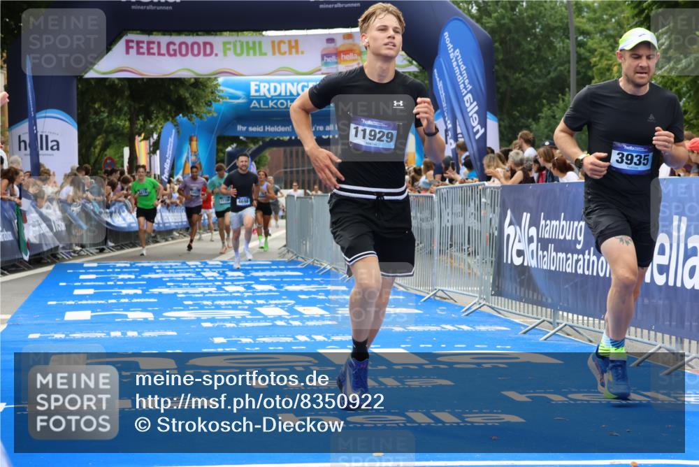 29.06.2025 - hella hamburg halbmarathon Strokosch-Dieckow http://msf.ph/oto/8350922 29.06.2025 10:31:51 Ziel 3935, 4129, 4698, 5187, 6619, 10927, 11199, 11929 meine-sportfotos.de