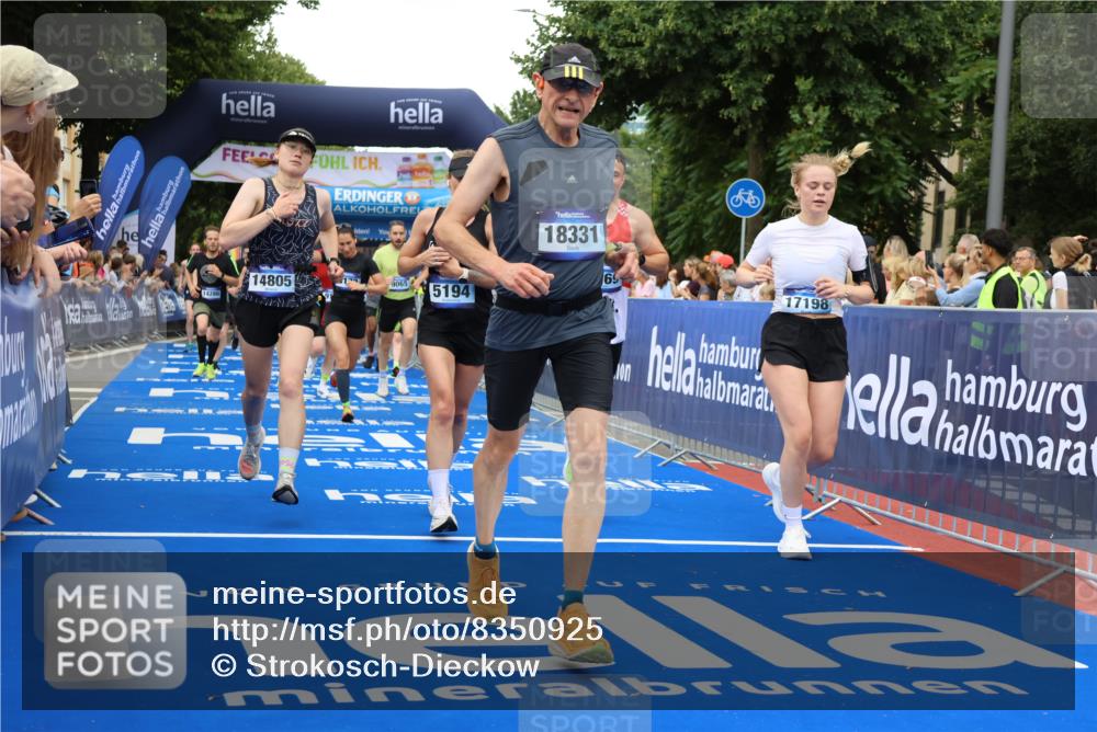 29.06.2025 - hella hamburg halbmarathon Strokosch-Dieckow http://msf.ph/oto/8350925 29.06.2025 10:52:45 Ziel 1257, 1258, 1657, 2287, 2346, 2444, 2814, 2910, 3999, 4557, 4558, 5077, 5116, 5169, 5194, 7475, 8172, 8720, 8955, 9065, 9163, 9869, 10115, 10811, 11217, 11459, 11992, 12482, 14122, 14198, 14286, 14805, 16467, 17198, 18331, 19244 meine-sportfotos.de