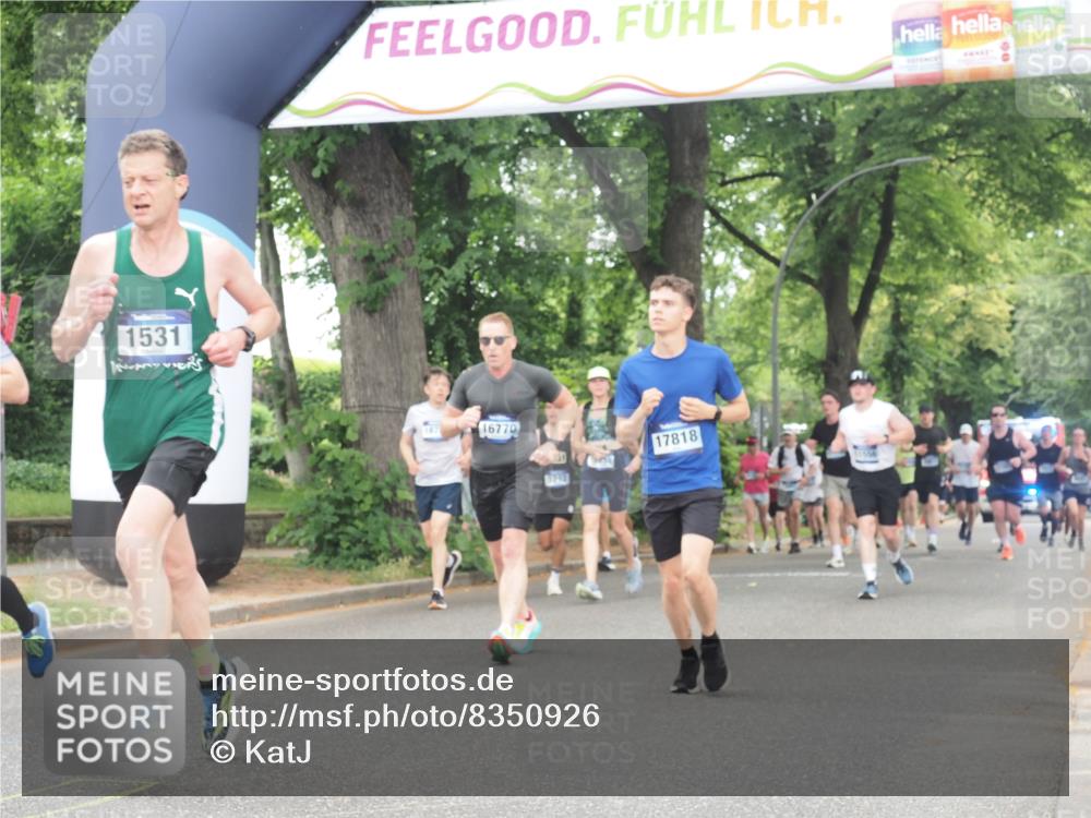 29.06.2025 - hella hamburg halbmarathon KatJ http://msf.ph/oto/8350926 29.06.2025 10:50:52 Zwischen KM18-KM19 1531, 4945, 6966 meine-sportfotos.de