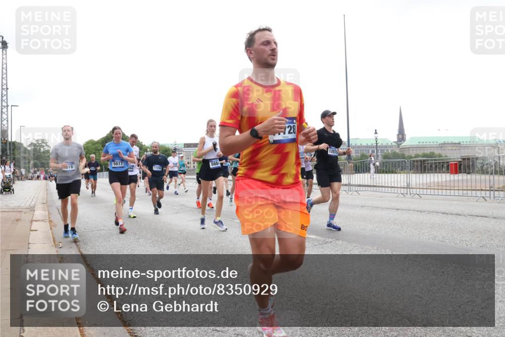 29.06.2025 - hella hamburg halbmarathon Lena Gebhardt http://msf.ph/oto/8350929 29.06.2025 10:38:42 Lombardsbrücke 16, 5617, 004, 568, 17250, 28, 3323, 17635, 12075, 56, 1232, 1390, 1451, 1457, 1596, 1721, 1742, 1791, 2113, 2151, 2498, 2524, 2534, 2576, 2660, 2693, 3010, 3094, 3095, 3216, 3286, 3307, 3323, 3338, 3635, 3636, 3726, 3777, 3841, 3927, 4028, 4139, 4155, 4159, 4257, 4259, 4260, 4316, 4320, 4883, 4964, 5085, 5089, 5155, 5617, 5684, 5735, 5913, 6200, 6695, 6696, 6751, 6875, 6930, 7117, 7148, 7263, 7371, 7561, 7692, 7849, 7868, 8367, 8783, 9708, 10554 meine-sportfotos.de