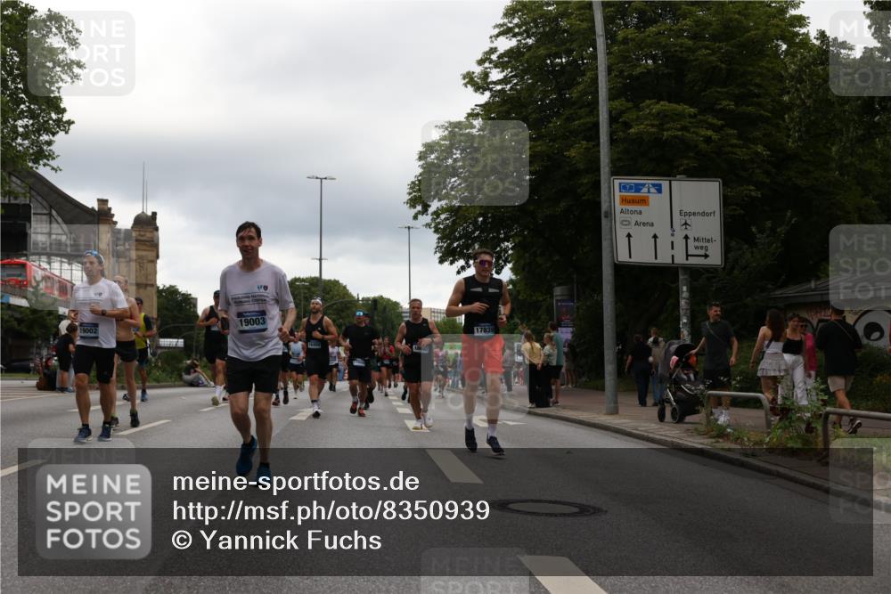 29.06.2025 - hella hamburg halbmarathon Yannick Fuchs http://msf.ph/oto/8350939 29.06.2025 10:52:44 20KM 1642, 1946, 1951, 2027, 2159, 2619, 2711, 2855, 2996, 5084, 6208, 6636, 6860, 7659, 8089, 8392, 8929, 9156, 9353, 9553, 9555, 9835, 10268, 10518, 10539, 10915, 11605, 11808, 12734, 12735, 12809, 13407, 13654, 14355, 14631, 14673, 14914, 15263, 16206, 16409, 16922, 16924, 17665, 17782, 17810, 17814, 17839, 17852, 17931, 17967, 18112, 18232, 18556, 18682, 18730, 18833, 18954, 19002, 19003 meine-sportfotos.de