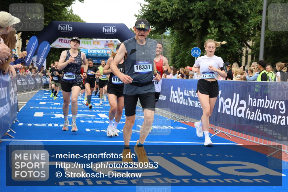 29.06.2025 - hella hamburg halbmarathon Strokosch-Dieckow http://msf.ph/oto/8350953 29.06.2025 10:52:45 Ziel 1257, 1258, 1657, 2287, 2346, 2444, 2814, 2910, 3999, 4557, 4558, 5077, 5116, 5169, 5194, 7475, 8172, 8720, 8955, 9065, 9163, 9869, 10115, 10811, 11217, 11459, 11992, 12482, 14122, 14198, 14286, 14805, 16467, 17198, 18331, 19244 meine-sportfotos.de