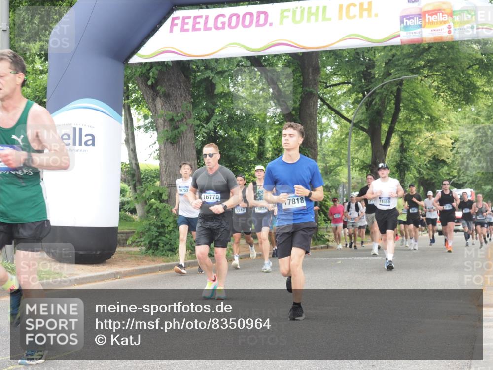 29.06.2025 - hella hamburg halbmarathon KatJ http://msf.ph/oto/8350964 29.06.2025 10:50:52 Zwischen KM18-KM19 1531, 4945, 6966 meine-sportfotos.de