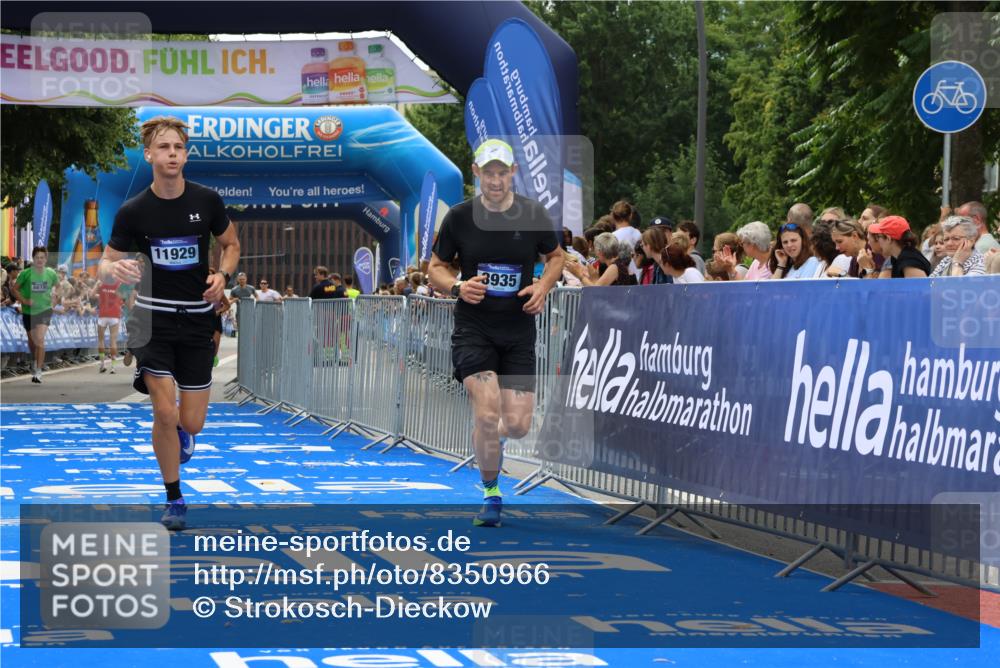 29.06.2025 - hella hamburg halbmarathon Strokosch-Dieckow http://msf.ph/oto/8350966 29.06.2025 10:31:50 Ziel 3935, 4698, 5187, 6619, 10927, 11199, 11929 meine-sportfotos.de