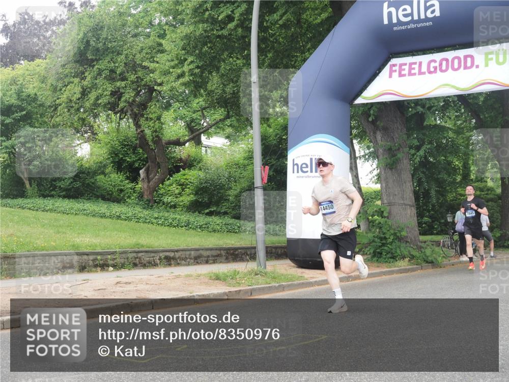 29.06.2025 - hella hamburg halbmarathon KatJ http://msf.ph/oto/8350976 29.06.2025 10:21:16 Zwischen KM18-KM19 3955, 4129, 5187 meine-sportfotos.de