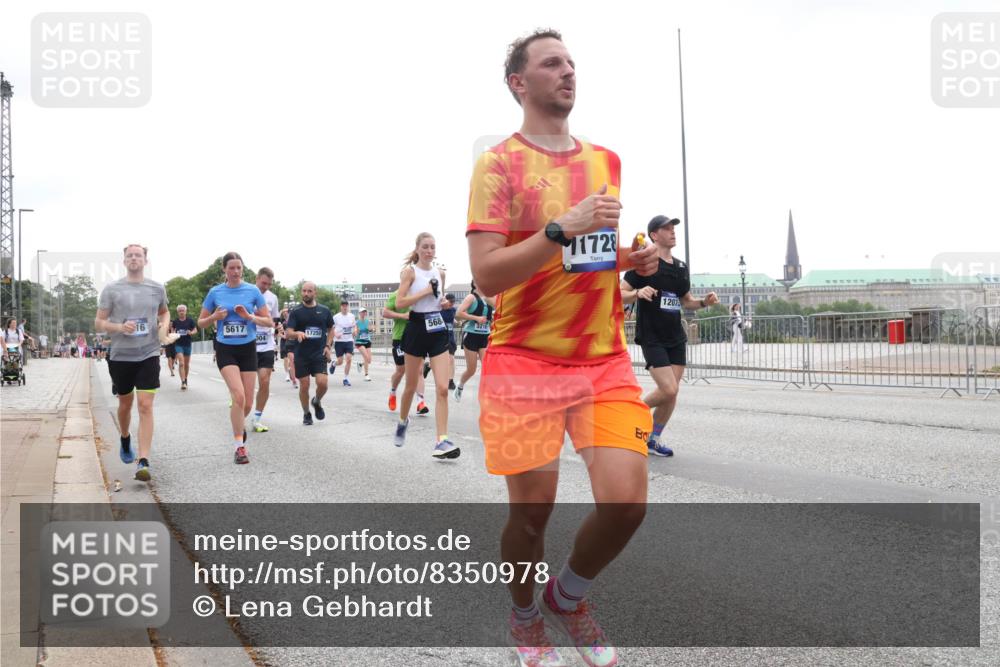 29.06.2025 - hella hamburg halbmarathon Lena Gebhardt http://msf.ph/oto/8350978 29.06.2025 10:38:42 Lombardsbrücke 16, 5617, 17250, 004, 568, 1728, 1207, 56, 1232, 1390, 1451, 1457, 1596, 1721, 1742, 1791, 2113, 2151, 2498, 2524, 2534, 2576, 2660, 2693, 3010, 3094, 3095, 3216, 3286, 3307, 3323, 3338, 3635, 3636, 3726, 3777, 3841, 3927, 4028, 4139, 4155, 4159, 4257, 4259, 4260, 4316, 4320, 4883, 4964, 5085, 5089, 5155, 5617, 5684, 5735, 5913, 6200, 6695, 6696, 6751, 6875, 6930, 7117, 7148, 7263, 7371, 7561, 7692, 7849, 7868, 8367, 8783, 9708, 10554 meine-sportfotos.de