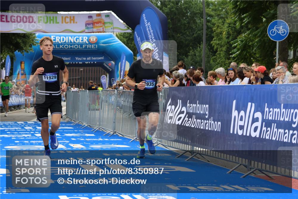 29.06.2025 - hella hamburg halbmarathon Strokosch-Dieckow http://msf.ph/oto/8350987 29.06.2025 10:31:50 Ziel 3935, 4698, 5187, 6619, 10927, 11199, 11929 meine-sportfotos.de