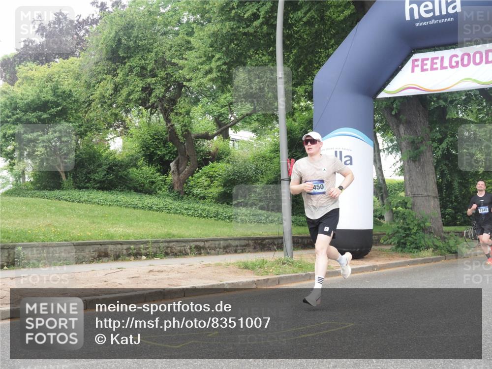29.06.2025 - hella hamburg halbmarathon KatJ http://msf.ph/oto/8351007 29.06.2025 10:21:16 Zwischen KM18-KM19 3955, 4129, 5187 meine-sportfotos.de