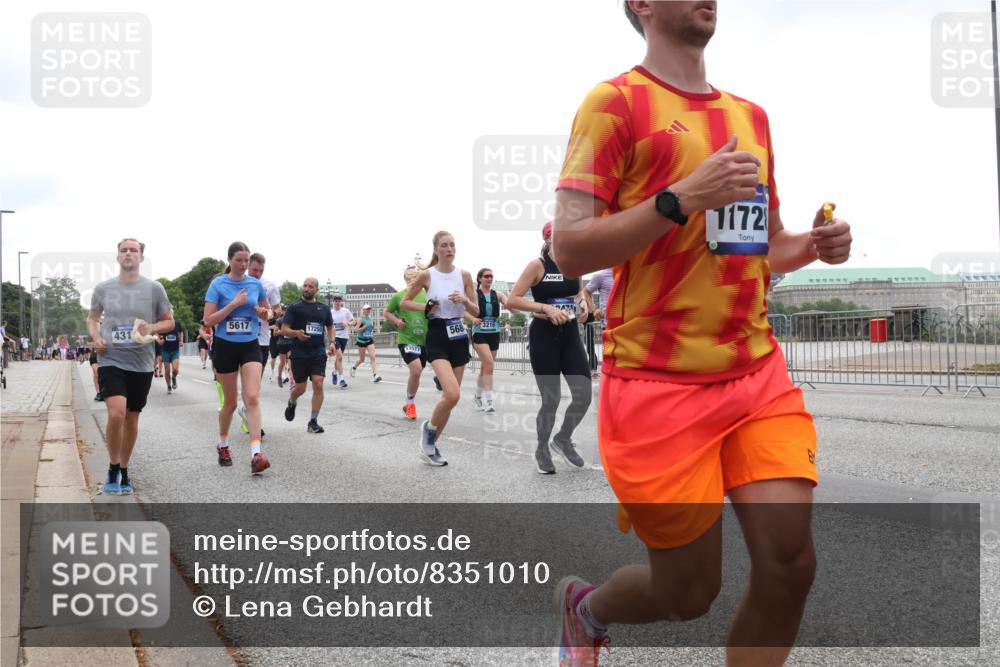 29.06.2025 - hella hamburg halbmarathon Lena Gebhardt http://msf.ph/oto/8351010 29.06.2025 10:38:42 Lombardsbrücke 5617, 17250, 431, 568, 3216, 12577, 1172, 56, 1232, 1390, 1451, 1457, 1596, 1721, 1742, 1791, 2113, 2151, 2498, 2524, 2534, 2576, 2660, 2693, 3010, 3094, 3095, 3216, 3286, 3307, 3323, 3338, 3635, 3636, 3726, 3777, 3841, 3927, 4028, 4139, 4155, 4159, 4257, 4259, 4260, 4316, 4320, 4883, 4964, 5085, 5089, 5155, 5617, 5684, 5735, 5913, 6200, 6695, 6696, 6751, 6875, 6930, 7117, 7148, 7263, 7371, 7561, 7692, 7849, 7868, 8367, 8783, 9708, 10554 meine-sportfotos.de
