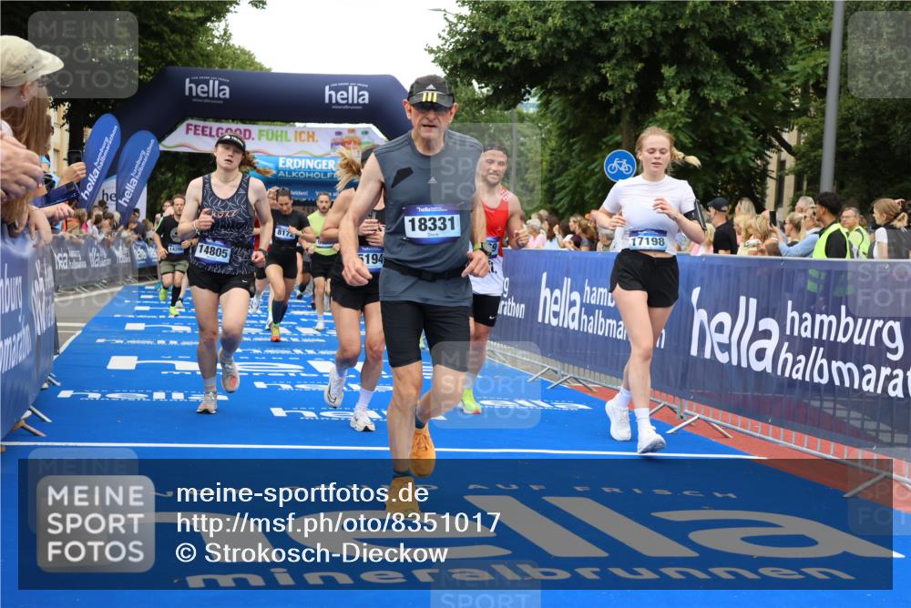 29.06.2025 - hella hamburg halbmarathon Strokosch-Dieckow http://msf.ph/oto/8351017 29.06.2025 10:52:45 Ziel 1257, 1258, 1657, 2287, 2346, 2444, 2814, 2910, 3999, 4557, 4558, 5077, 5116, 5169, 5194, 7475, 8172, 8720, 8955, 9065, 9163, 9869, 10115, 10811, 11217, 11459, 11992, 12482, 14122, 14198, 14286, 14805, 16467, 17198, 18331, 19244 meine-sportfotos.de