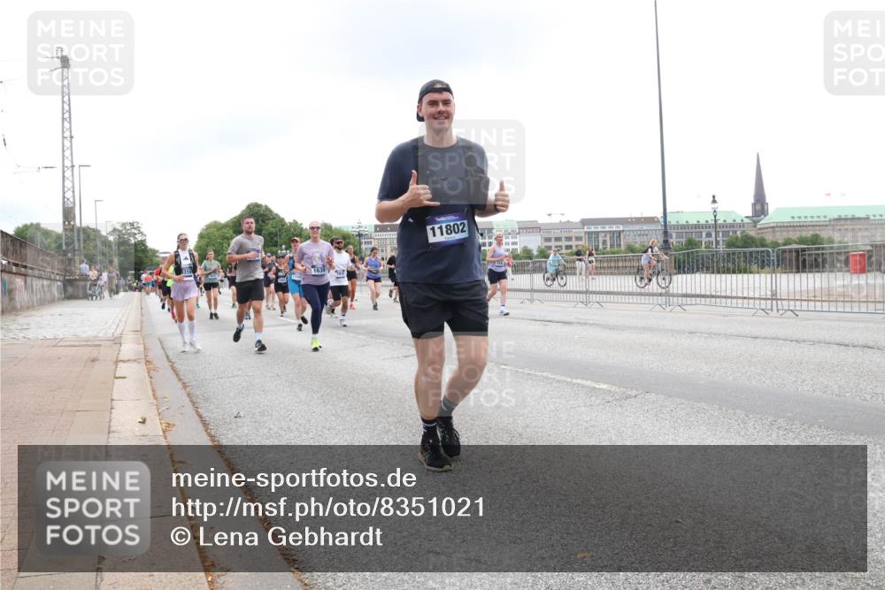 29.06.2025 - hella hamburg halbmarathon Lena Gebhardt http://msf.ph/oto/8351021 29.06.2025 10:47:57 Lombardsbrücke 11802, 1045, 1157, 1174, 1175, 1246, 1392, 1434, 1618, 1639, 1701, 1926, 2037, 2163, 2197, 2418, 2491, 2545, 2650, 2704, 2790, 2882, 2958, 3049, 3339, 3468, 3504, 3679, 3933, 4037, 4327, 4423, 4856, 5585, 5621, 5622, 5886, 5952, 7240, 7393, 7394, 7427, 7916, 7970, 8077, 8270, 8310, 8521, 8550, 8774, 9356, 9687, 9696, 9697, 9921, 10145, 10658, 10777, 10794, 10991, 11351, 11458, 11548, 11730, 11738, 11742, 11781, 11802, 11909, 12431 meine-sportfotos.de