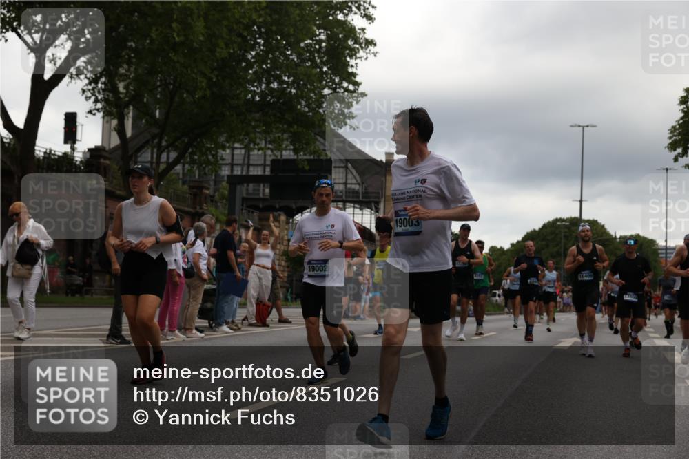 29.06.2025 - hella hamburg halbmarathon Yannick Fuchs http://msf.ph/oto/8351026 29.06.2025 10:52:45 20KM 1642, 1946, 1951, 2027, 2159, 2619, 2711, 2855, 5084, 6208, 6636, 6860, 7659, 8089, 8392, 8929, 9156, 9353, 9553, 9555, 9655, 9835, 10268, 10518, 10539, 10915, 11808, 12735, 12809, 13407, 13654, 14355, 14631, 14914, 15263, 16206, 16409, 16563, 16922, 16924, 17665, 17782, 17810, 17814, 17839, 17852, 17931, 17967, 18112, 18232, 18556, 18682, 18730, 18833, 18954, 19002, 19003 meine-sportfotos.de