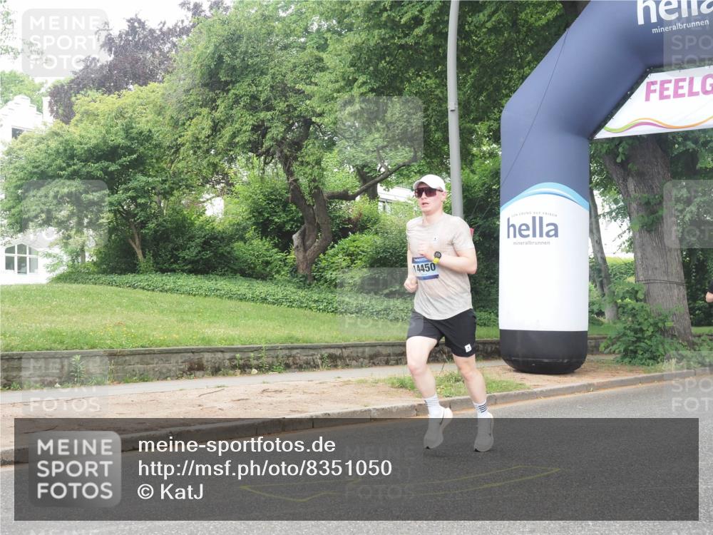 29.06.2025 - hella hamburg halbmarathon KatJ http://msf.ph/oto/8351050 29.06.2025 10:21:16 Zwischen KM18-KM19 3955, 4129, 5187 meine-sportfotos.de