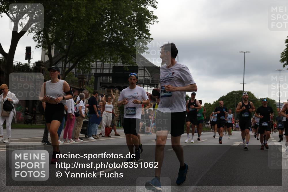 29.06.2025 - hella hamburg halbmarathon Yannick Fuchs http://msf.ph/oto/8351062 29.06.2025 10:52:45 20KM 1642, 1946, 1951, 2027, 2159, 2619, 2711, 2855, 5084, 6208, 6636, 6860, 7659, 8089, 8392, 8929, 9156, 9353, 9553, 9555, 9655, 9835, 10268, 10518, 10539, 10915, 11808, 12735, 12809, 13407, 13654, 14355, 14631, 14914, 15263, 16206, 16409, 16563, 16922, 16924, 17665, 17782, 17810, 17814, 17839, 17852, 17931, 17967, 18112, 18232, 18556, 18682, 18730, 18833, 18954, 19002, 19003 meine-sportfotos.de