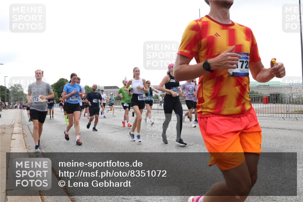 29.06.2025 - hella hamburg halbmarathon Lena Gebhardt http://msf.ph/oto/8351072 29.06.2025 10:38:42 Lombardsbrücke 5617, 43, 17250, 12577, 568, 3216, 8471, 3323, 172, 56, 1232, 1390, 1451, 1457, 1596, 1721, 1742, 1791, 2113, 2151, 2498, 2524, 2534, 2576, 2660, 2693, 3010, 3094, 3095, 3216, 3286, 3307, 3323, 3338, 3635, 3636, 3726, 3777, 3841, 3927, 4028, 4139, 4155, 4159, 4257, 4259, 4260, 4316, 4320, 4883, 4964, 5085, 5089, 5155, 5617, 5684, 5735, 5913, 6200, 6695, 6696, 6751, 6875, 6930, 7117, 7148, 7263, 7371, 7561, 7692, 7849, 7868, 8367, 8783, 9708, 10554 meine-sportfotos.de
