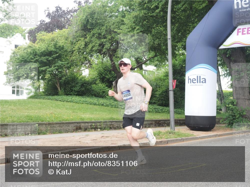 29.06.2025 - hella hamburg halbmarathon KatJ http://msf.ph/oto/8351106 29.06.2025 10:21:16 Zwischen KM18-KM19 3955, 4129, 5187 meine-sportfotos.de