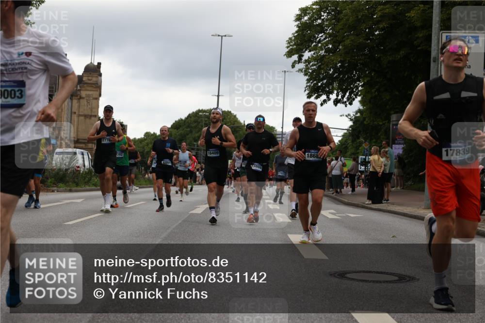 29.06.2025 - hella hamburg halbmarathon Yannick Fuchs http://msf.ph/oto/8351142 29.06.2025 10:52:46 20KM 1642, 1946, 1951, 2027, 2159, 2711, 2855, 5084, 5633, 6208, 6636, 6860, 7659, 8392, 8929, 9156, 9353, 9553, 9555, 9655, 9835, 10268, 10539, 10915, 11808, 12735, 12809, 13407, 13654, 14355, 14631, 14914, 15263, 16206, 16409, 16563, 16922, 16924, 17665, 17782, 17810, 17814, 17839, 17852, 17931, 17967, 18112, 18232, 18556, 18682, 18730, 18833, 18954, 19002, 19003 meine-sportfotos.de