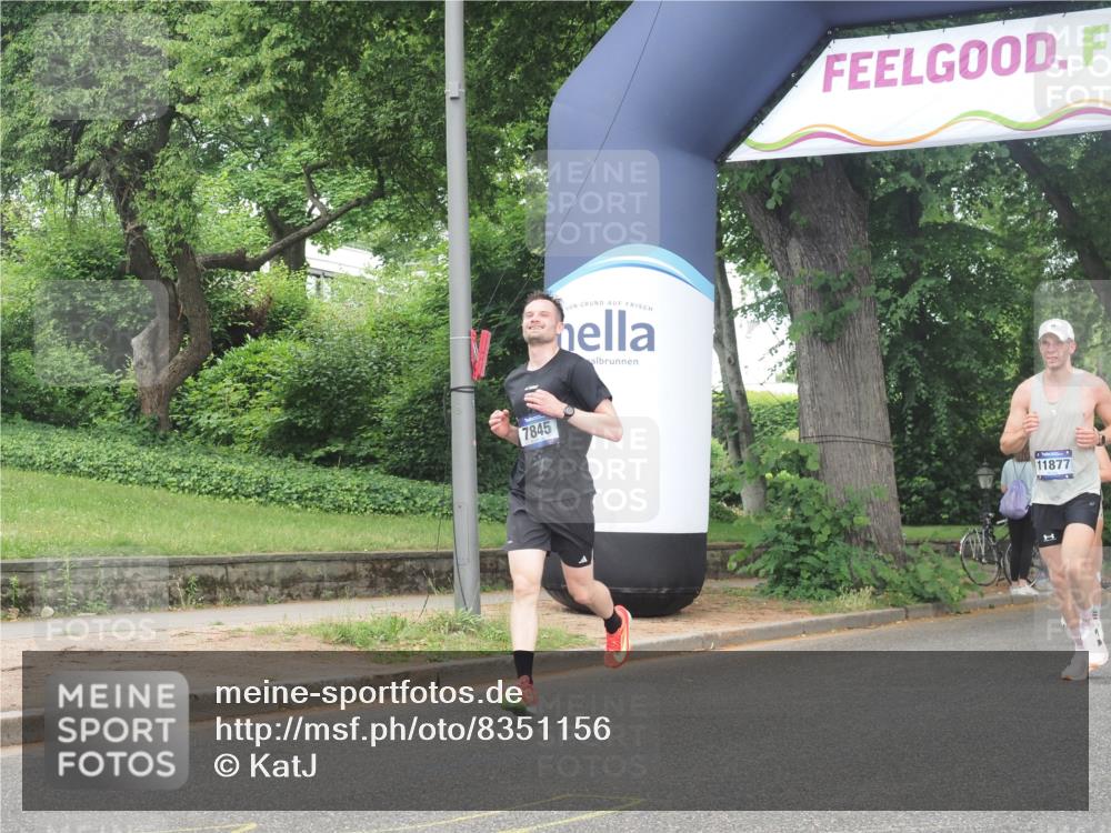 29.06.2025 - hella hamburg halbmarathon KatJ http://msf.ph/oto/8351156 29.06.2025 10:21:18 Zwischen KM18-KM19 3955, 5187, 7845 meine-sportfotos.de