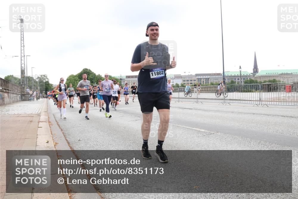 29.06.2025 - hella hamburg halbmarathon Lena Gebhardt http://msf.ph/oto/8351173 29.06.2025 10:47:57 Lombardsbrücke 7240, 1639, 11802, 1045, 1157, 1174, 1175, 1246, 1392, 1434, 1618, 1639, 1701, 1926, 2037, 2163, 2197, 2418, 2491, 2545, 2650, 2704, 2790, 2882, 2958, 3049, 3339, 3468, 3504, 3679, 3933, 4037, 4327, 4423, 4856, 5585, 5621, 5622, 5886, 5952, 7240, 7393, 7394, 7427, 7916, 7970, 8077, 8270, 8310, 8521, 8550, 8774, 9356, 9687, 9696, 9697, 9921, 10145, 10658, 10777, 10794, 10991, 11351, 11458, 11548, 11730, 11738, 11742, 11781, 11802, 11909, 12431 meine-sportfotos.de