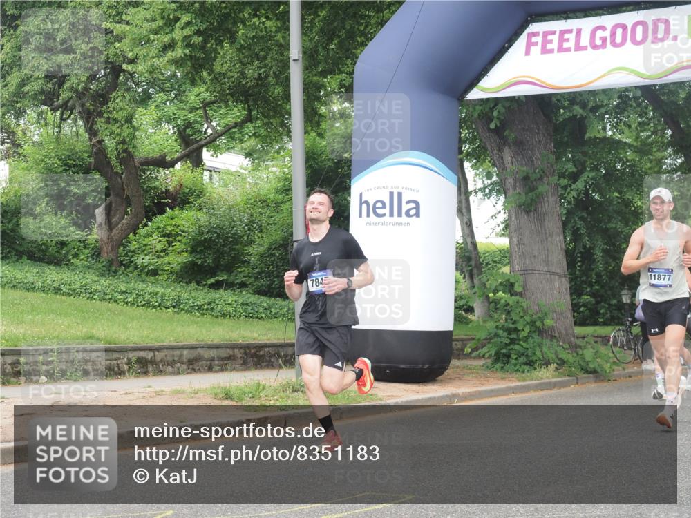 29.06.2025 - hella hamburg halbmarathon KatJ http://msf.ph/oto/8351183 29.06.2025 10:21:18 Zwischen KM18-KM19 3955, 5187, 7845 meine-sportfotos.de