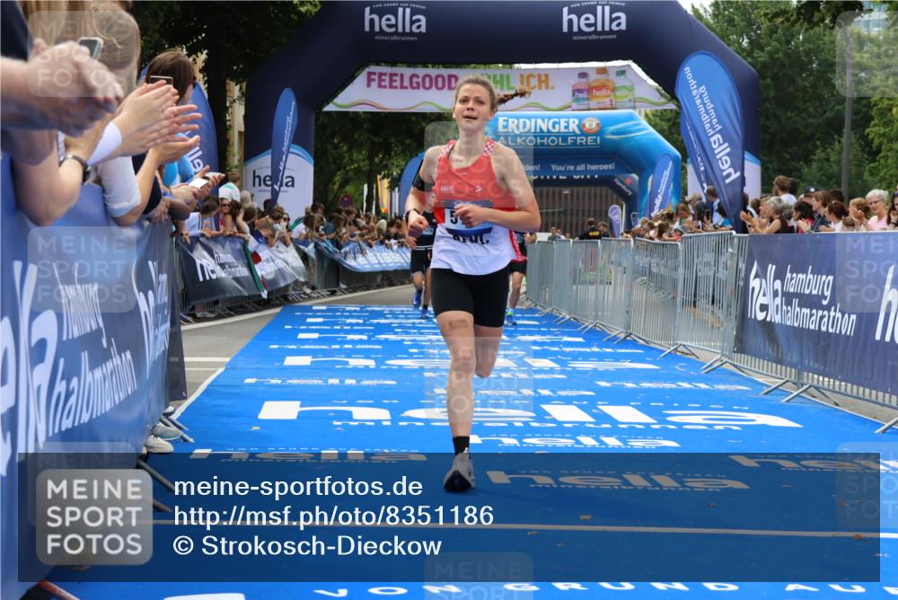 29.06.2025 - hella hamburg halbmarathon Strokosch-Dieckow http://msf.ph/oto/8351186 29.06.2025 10:31:47 Ziel 3935, 5187, 10927, 11929, 18102 meine-sportfotos.de