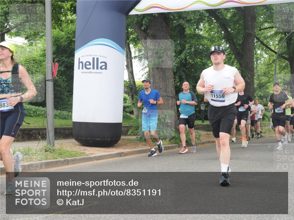 29.06.2025 - hella hamburg halbmarathon KatJ http://msf.ph/oto/8351191 29.06.2025 10:50:55 Zwischen KM18-KM19 1212, 1531, 4945 meine-sportfotos.de