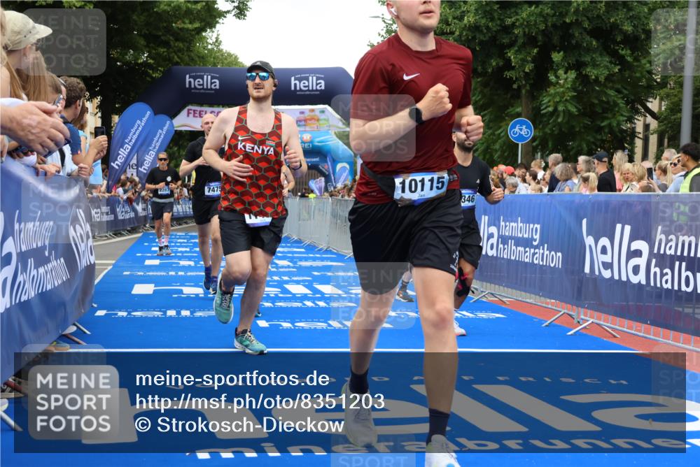 29.06.2025 - hella hamburg halbmarathon Strokosch-Dieckow http://msf.ph/oto/8351203 29.06.2025 10:52:39 Ziel 2287, 2346, 2670, 3952, 3999, 5116, 5169, 5194, 6561, 6562, 7475, 8172, 9739, 9869, 10115, 11459, 11689, 12450, 12482, 13051, 13301, 14122, 14805, 15001, 16467, 17198, 18331, 18982, 19244 meine-sportfotos.de