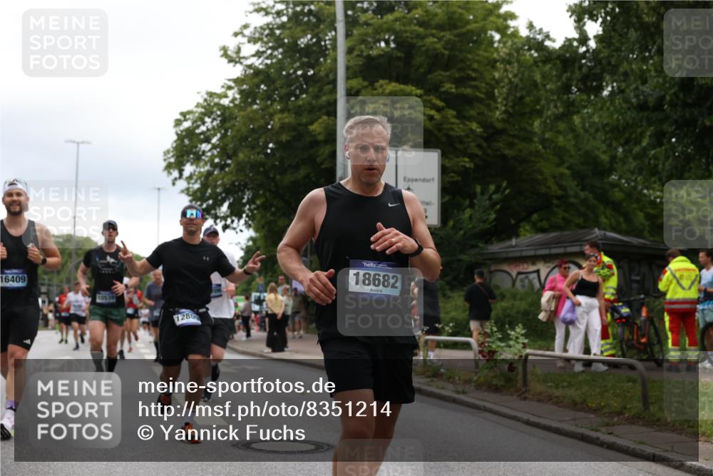 29.06.2025 - hella hamburg halbmarathon Yannick Fuchs http://msf.ph/oto/8351214 29.06.2025 10:52:47 20KM 1285, 1642, 1946, 1951, 2027, 2711, 2855, 5084, 5633, 6208, 6636, 6860, 7476, 7659, 8392, 8929, 9156, 9353, 9553, 9555, 9655, 9835, 10539, 10915, 11808, 12735, 12809, 13407, 14355, 14631, 14914, 15263, 16206, 16409, 16563, 16922, 16924, 17665, 17782, 17810, 17814, 17839, 17852, 17931, 17967, 18112, 18232, 18556, 18682, 18730, 18833, 18954, 19002, 19003 meine-sportfotos.de