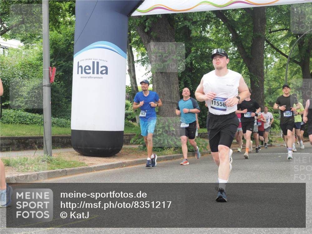 29.06.2025 - hella hamburg halbmarathon KatJ http://msf.ph/oto/8351217 29.06.2025 10:50:55 Zwischen KM18-KM19 1212, 1531, 4945 meine-sportfotos.de