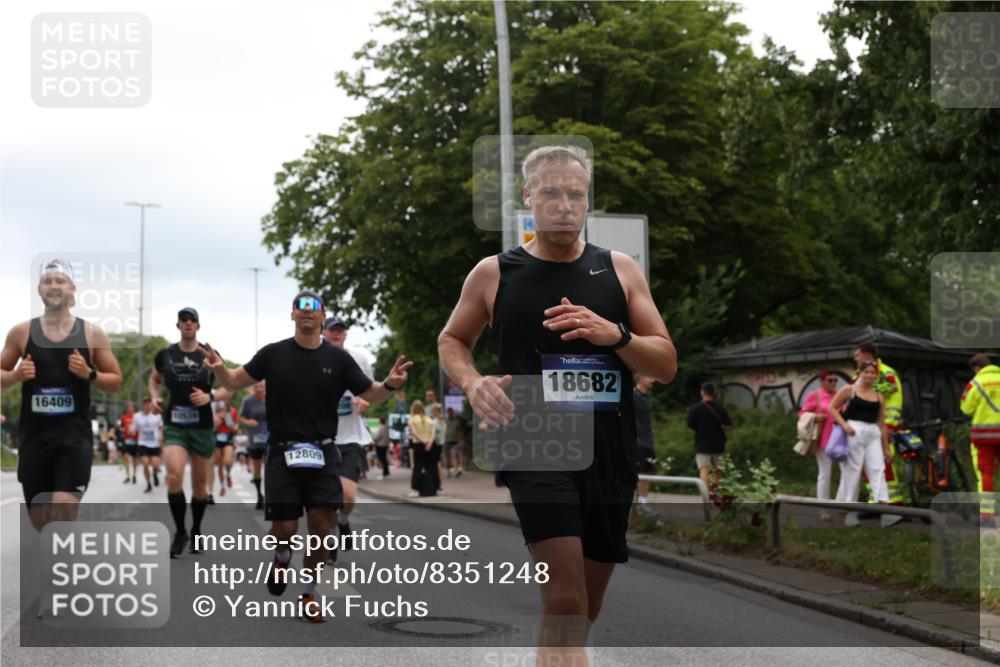 29.06.2025 - hella hamburg halbmarathon Yannick Fuchs http://msf.ph/oto/8351248 29.06.2025 10:52:48 20KM 1285, 1642, 1946, 1951, 2027, 2711, 2855, 5084, 5633, 6208, 6636, 6860, 7476, 7659, 8392, 8929, 9156, 9353, 9553, 9555, 9655, 9835, 10539, 10915, 12809, 13407, 14355, 14375, 14631, 14914, 15263, 16206, 16409, 16563, 16922, 16924, 17346, 17665, 17782, 17810, 17814, 17839, 17852, 17931, 17967, 18112, 18232, 18556, 18682, 18730, 18833, 18954, 19002, 19003 meine-sportfotos.de
