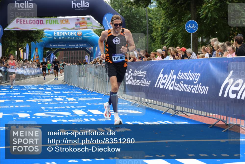 29.06.2025 - hella hamburg halbmarathon Strokosch-Dieckow http://msf.ph/oto/8351260 29.06.2025 10:31:42 Ziel 5187, 7793, 11929, 13606, 13617, 15835, 18102 meine-sportfotos.de